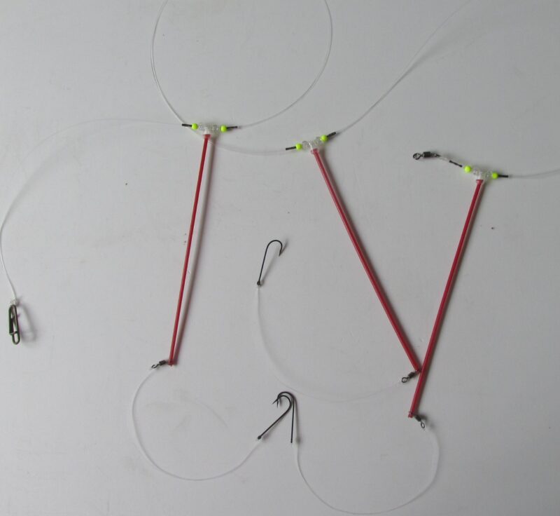 Bristle boom scratching rigs